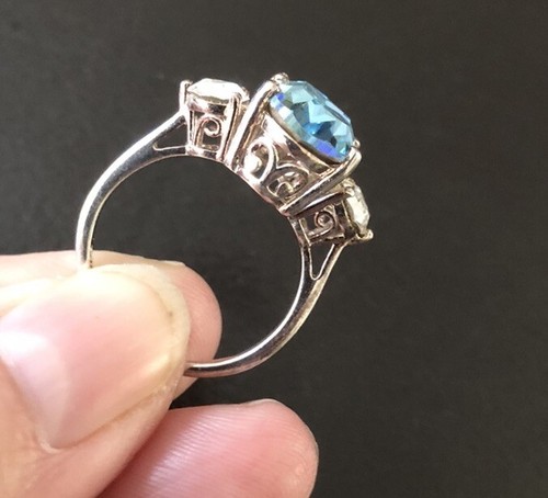 (D&L) Fine Sterling Silver Light Blue and White Paste Three-Stone Ring, 925, 3.6 - Picture 2 of 6