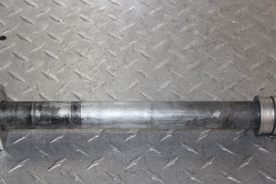 2005 SUZUKI SV1000S EIXO TRASEIRO RODA TRASEIRA ARO PIVÔ PARAFUSO EIXO 64711-33E10 - Imagem 3 de 4