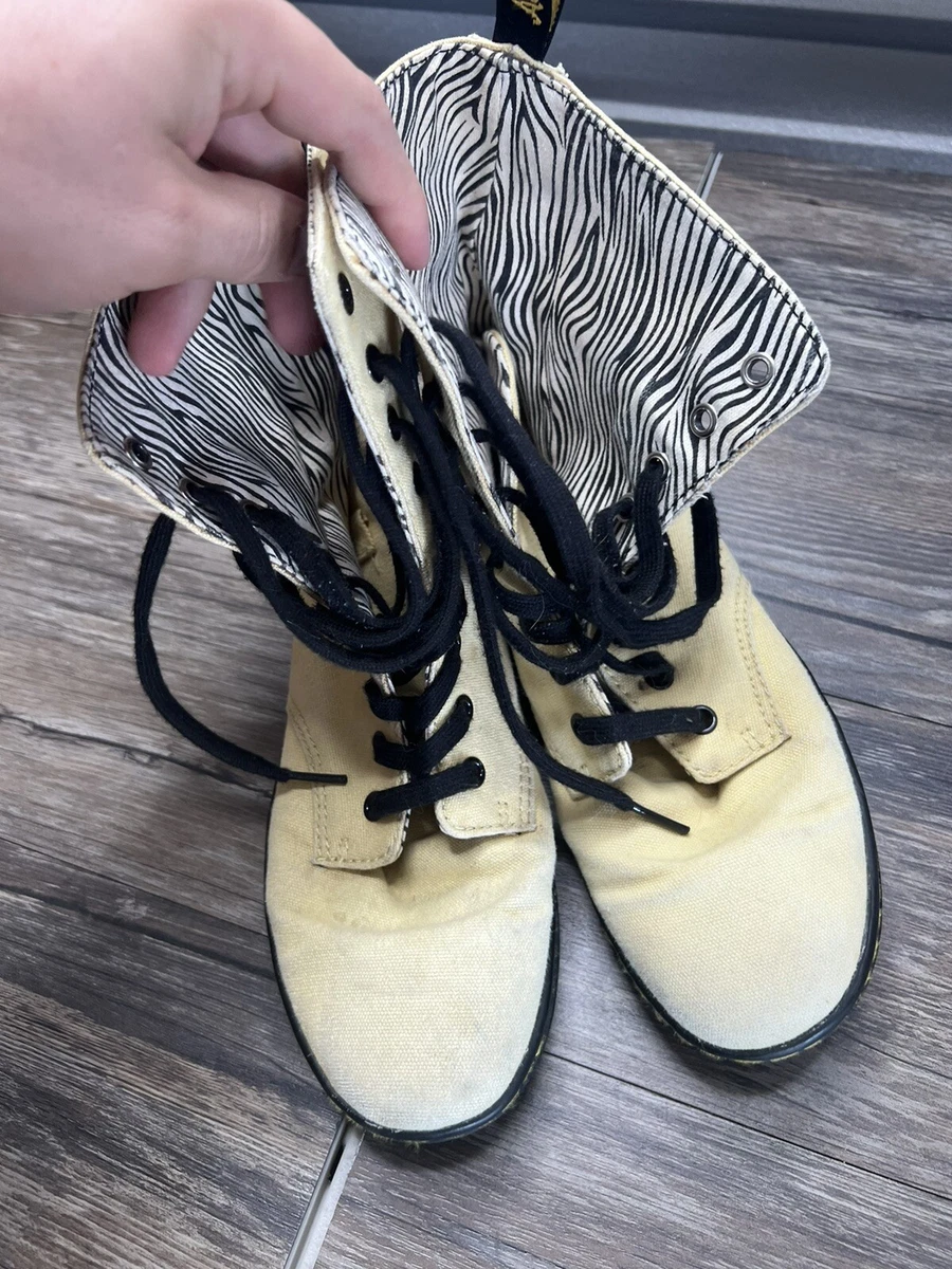 Doc martens best sale stratford