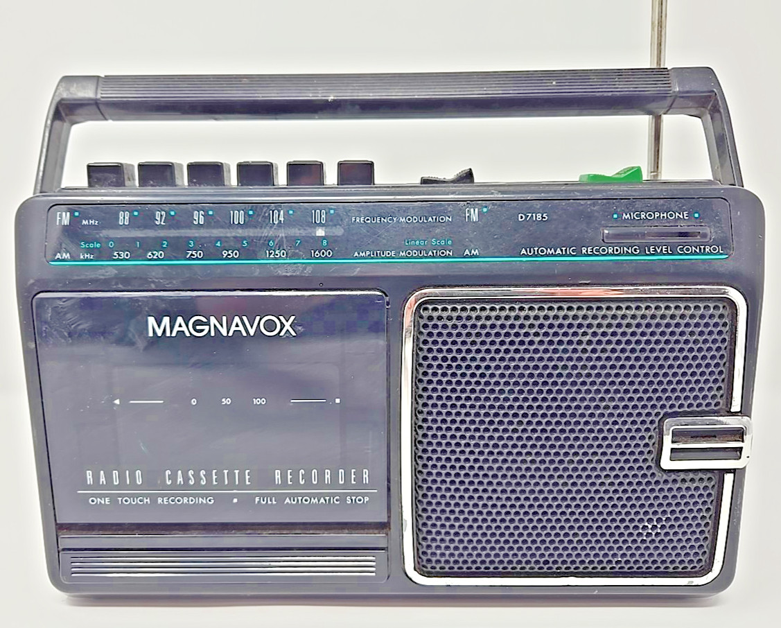 Vintage Magnavox D7185 AmFm Cassette Radio Battery Operated 