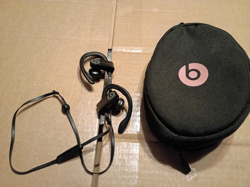 Beats By Dr Dre Powerbeats3 Wireless In-Ear Headphones Earbuds W/ Charger & Case