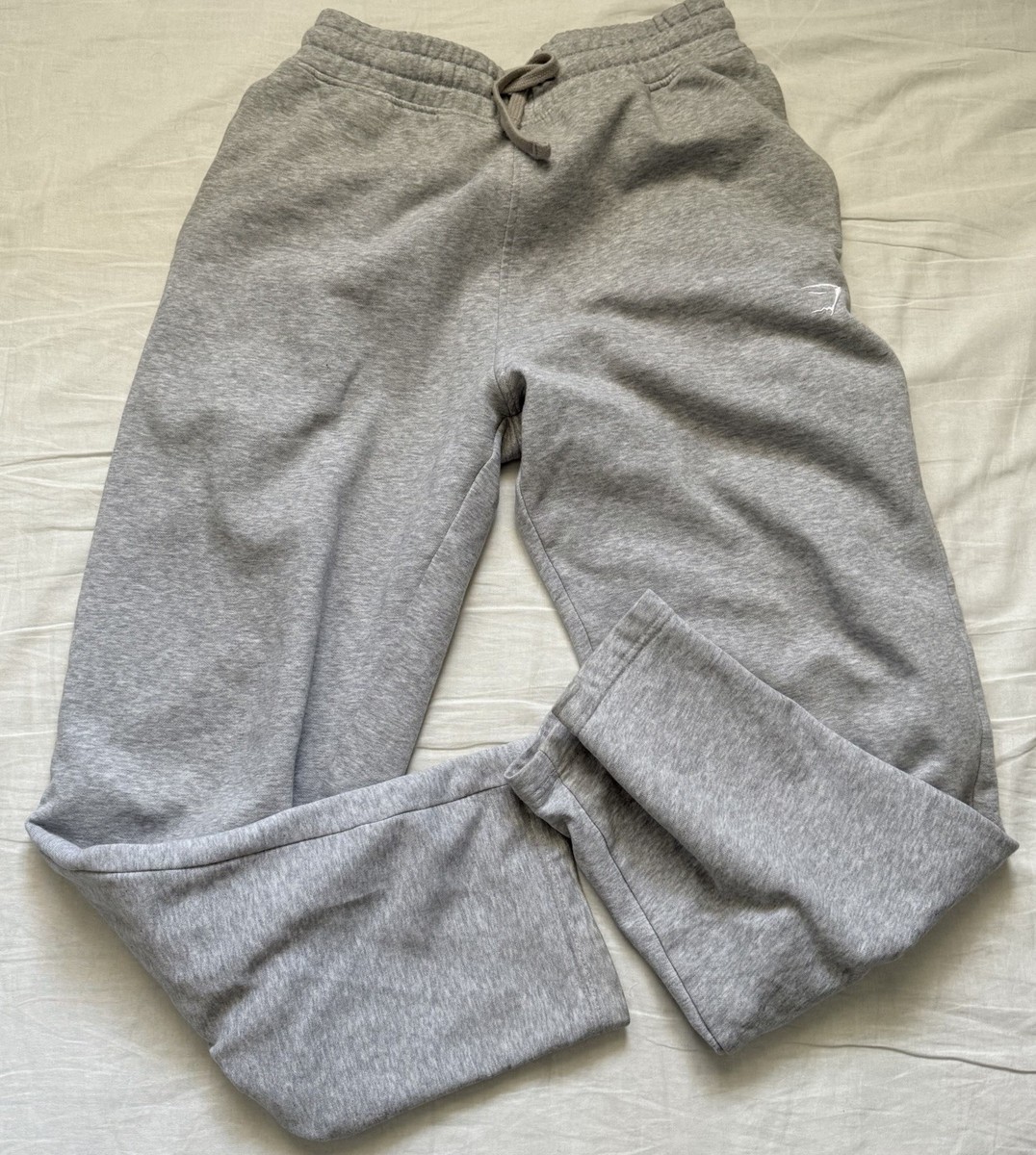 Gymshark Men's Essential Crest Straight Leg Jogger JW7 Grey Size