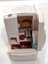 Sylvanian Families Kitchen Fridge With Ice Dispenser And Accessories