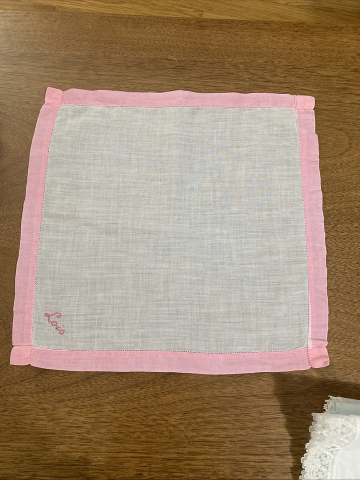 Lote De Cuatro Pañuelos De Colección Hechos A Mano Bordados Encaje Delicados Para Mujer Foto 2 de 4