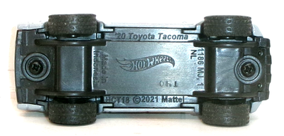 Hot Wheels 2023 - Toyota Tacoma Rosa Custom Off-Road TRD - Real Riders Swap (Usato)