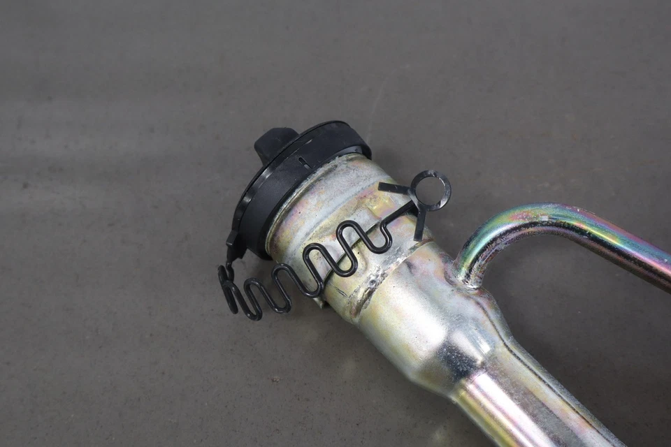 Toyota Estima Previa JDM RHD 1996 OEM cuellos de llenado de combustible superior/inferior Foto 3 de 4