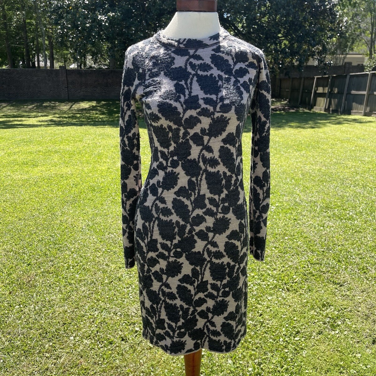 ann taylor loft sweater dress Women's sz XS Charcoal and beige floral print 50% Polyester Ann Taylor Loft Sweater Dress