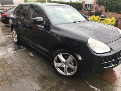 Porsche Cayenne V8 4.5 - Picture 1 of 12
