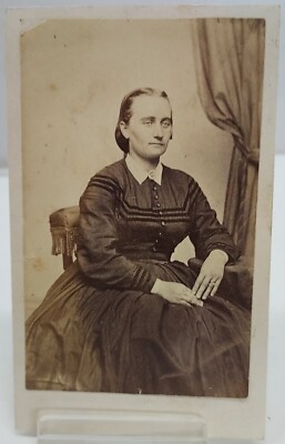 WOMAN - no photographer information - PHOTOGRAPH - CDV - listing #6491