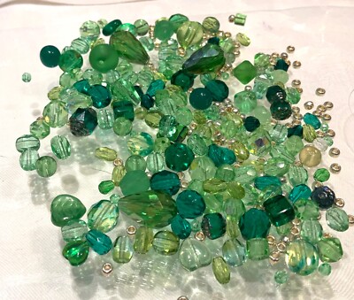 Böhmische Glasperlen excellenter Mix .+ TOHO Beads Grün mit Silber Top