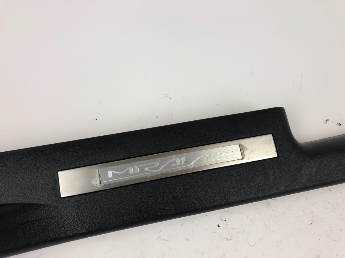 Toyota Mirai Front Right Door Sill Scuff Plate Trim Cover 67913