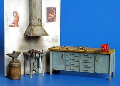 Plus Model 335 - 1:35 Resin Bausatz Schwarze Schmiede