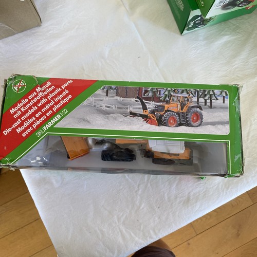 Siku Farmer Series 1:32 3660 Tractor With Snow Cutter Blower - Picture 2 of 6