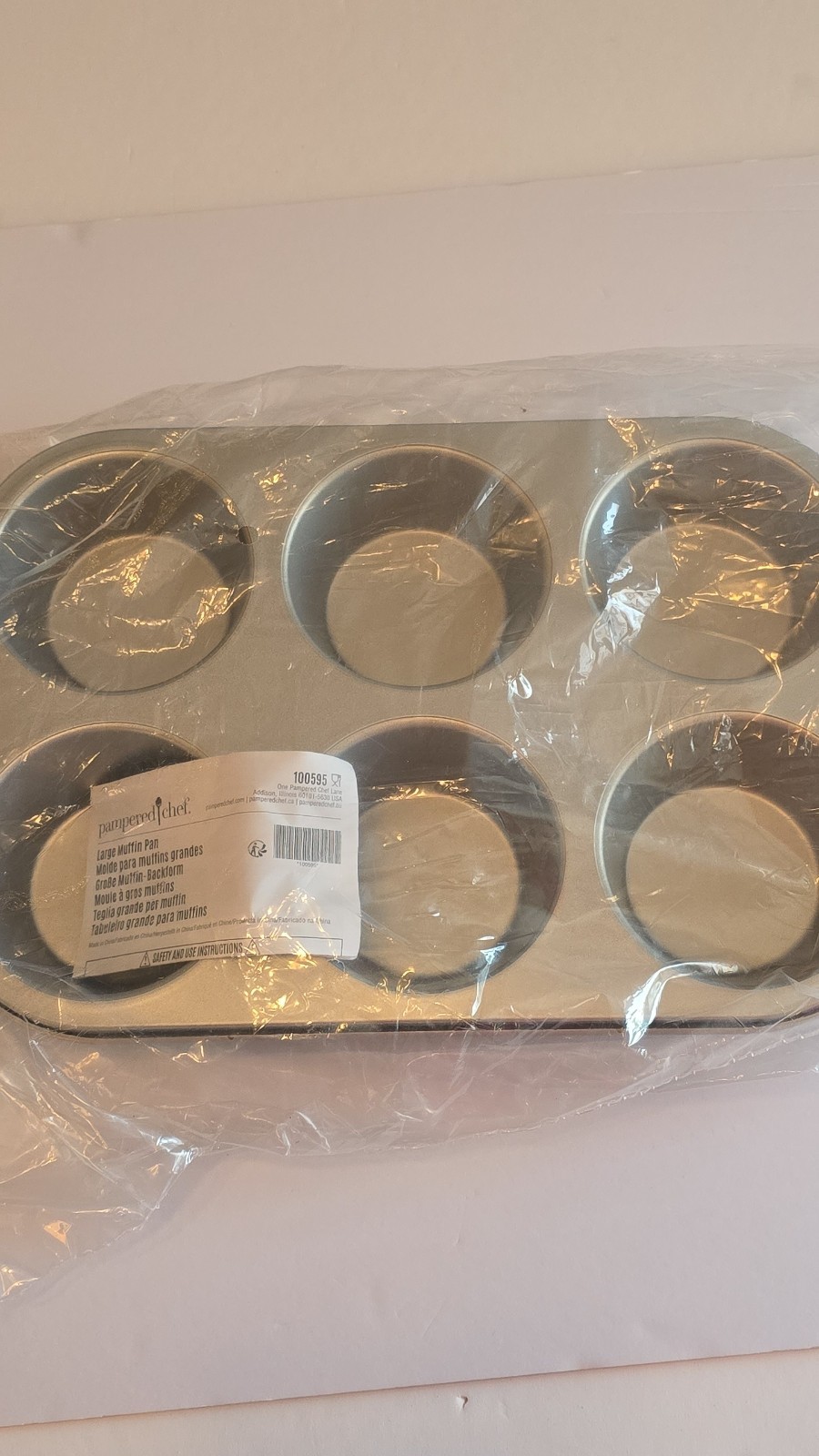 NEW In PKG Pampered Chef Large Muffin Pan 100595