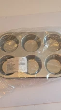 NEW In PKG Pampered Chef Large Muffin Pan 100595
