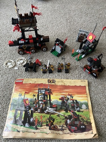 LEGO CASTLE KNIGHTS KINGDOM BULL'S ATTACK 6096 COMPLETE w/ MANUAL - SPRUE INTACT