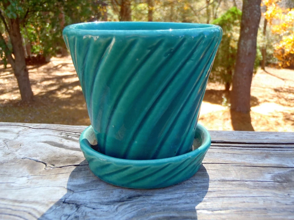 Vintage Shawnee Embossed Swirl Pottery 3.5" PLANTER FLOWER POT w/Attached Saucer - Image 2 of 4