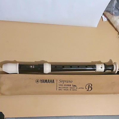 Yamaha Sopranblockflöte YRS-302BIII B 3-teilig Schwarz/Weiß mit Tasche