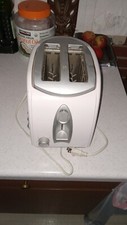 Toaster Black and Decker. White and in good condition.