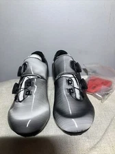 Scurtain unisex cleats 42