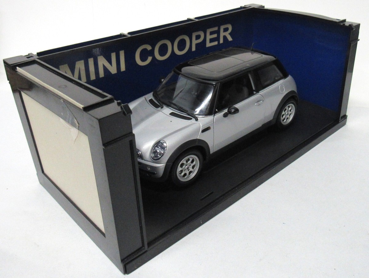 AutoArt Models 1:18 Die Cast Silver BMW Mini Cooper Gateway Global