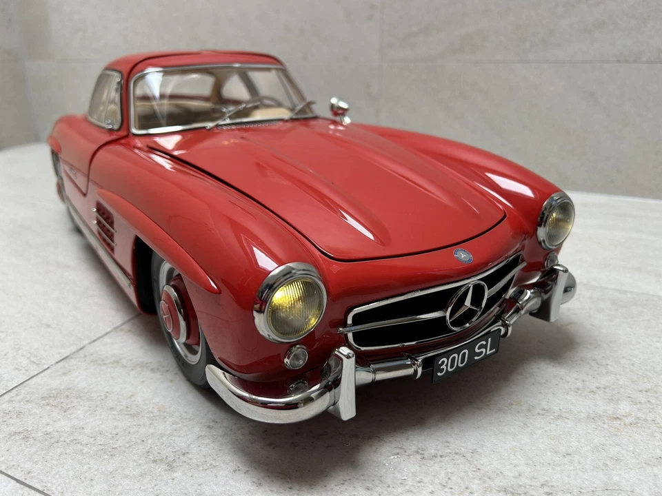 Ixo Collections Mercedes 300 SL 1/8 - Immagine 2 di 4
