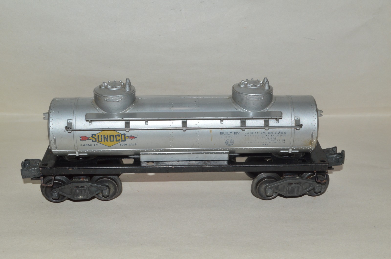 O O27 gauge scale Lionel 6465 Sunoco two dome tank car train #1