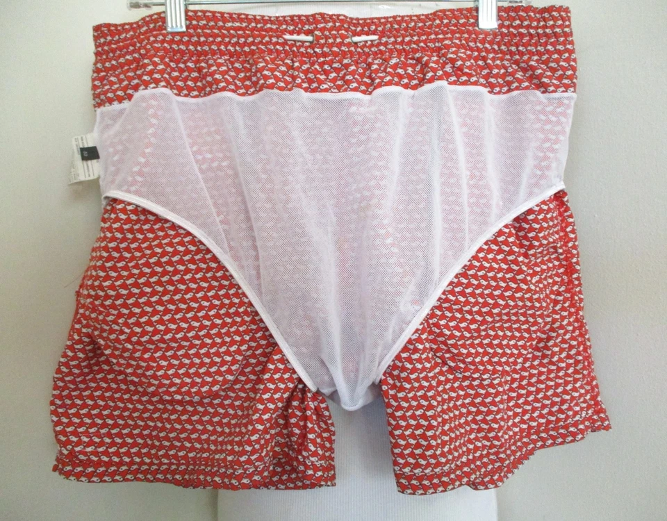 SALVATORE FERRAGAMO DE COLECCIÓN. BAÑADOR ROJO ESTAMPADO CORBATA MALLA FORRADA, TALLA 52 Foto 4 de 4