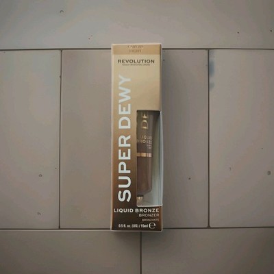 REVOLUTION SUPER DEWY LIQUID BRONZER 15ML. FAIR TO LIGHT  