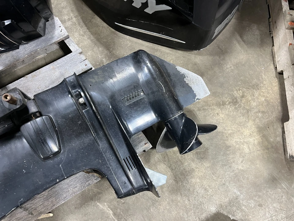 Motor fueraborda de barco Mercury 50 hp 2 tiempos 20" clásico de carburo para piezas Foto 4 de 4