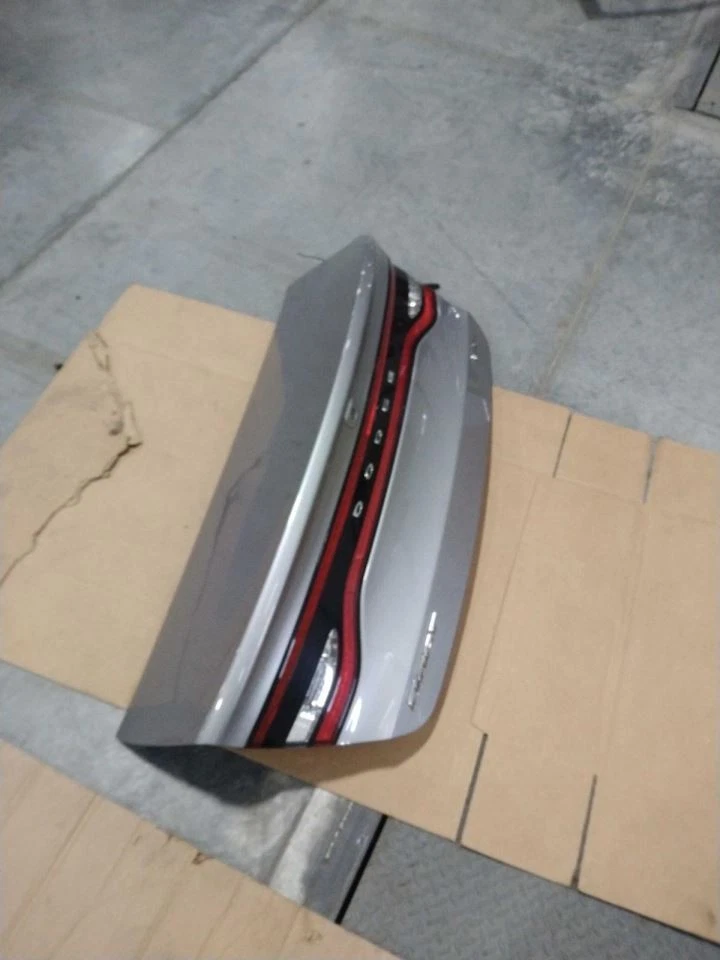 Maletero/portón trasero con envolvente iluminado se adapta a 13-16 DART 428130 Foto 3 de 3