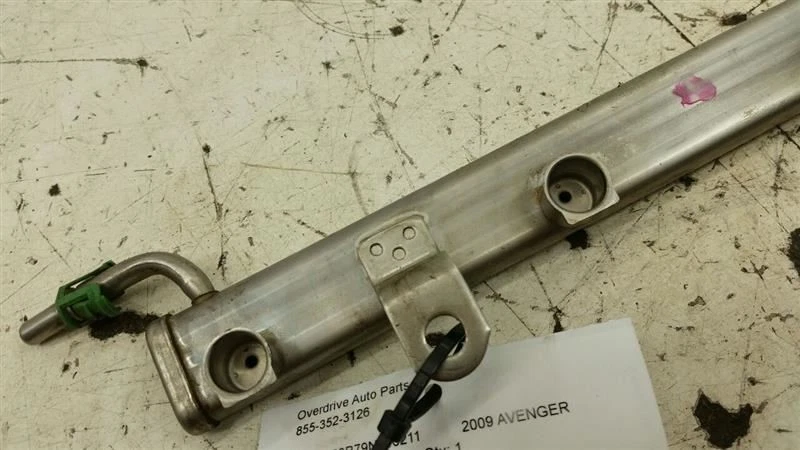 Barra de montaje de inyector de inyección de riel de combustible Dodge Avenger 2008 2009 2010 2011 2012 Foto 2 de 3