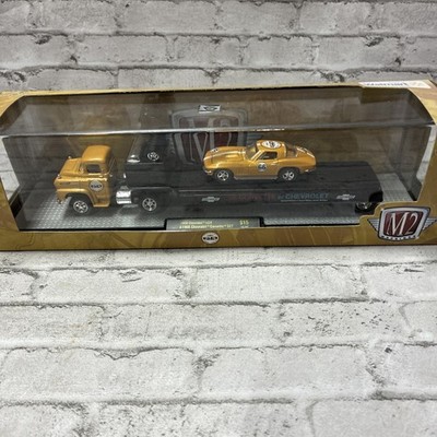 M2 Machines 1:64 Auto Hauler 1966 Corvette Chevrolet Premium Edition Castline