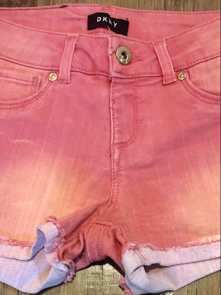 Pantalones Cortos Vaqueros DKNY Niñas Talla 10 Rosa Coral Puños Deshilachados Elásticos Foto 2 de 3