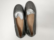 Vionic Robyn Women's Comfort Flat, Silver, 6 US