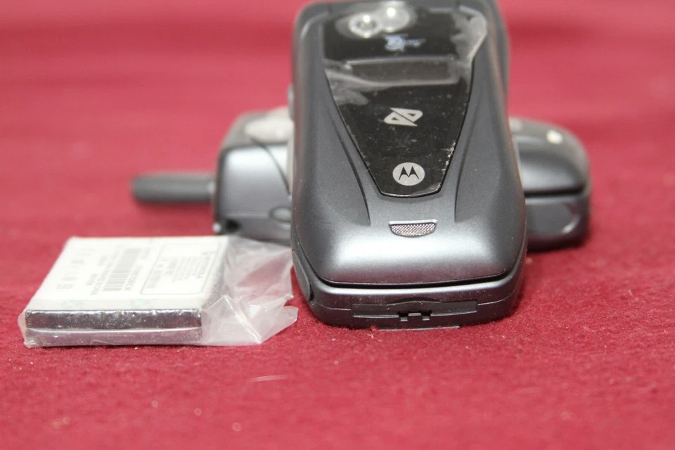 BRAND NEW MOTOROLA i855 Gray (Boost Mobile iDEN) Cellular Phone H65XAN6RR4AN - Image 2 of 4