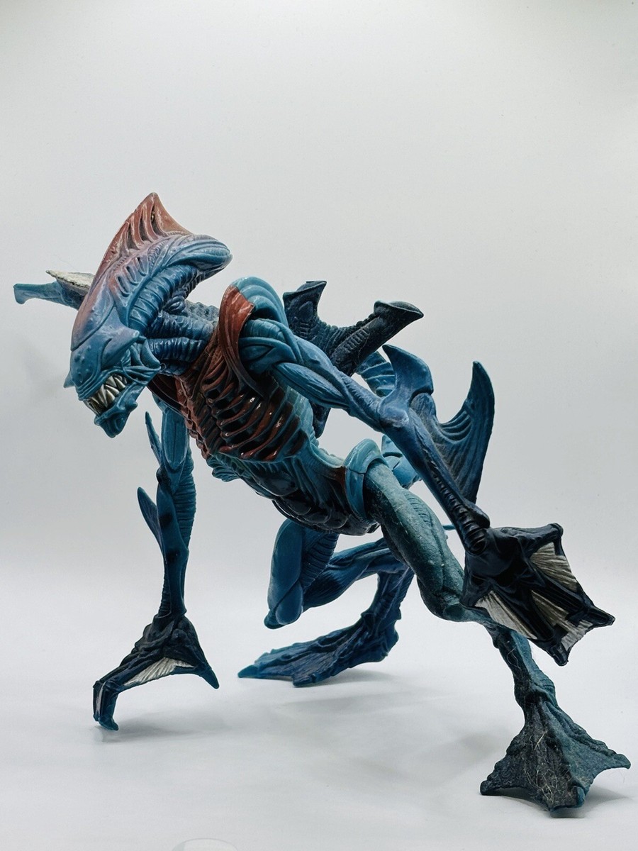 1997 Alien Resurrection Aqua Alien Figure Hasbro Signature