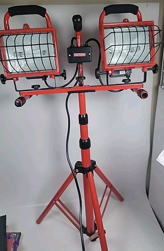 Craftsman Double Work Light Halogen Tripod Red 250W & 500W With Case EXCELLENT - Picture 7 of 7