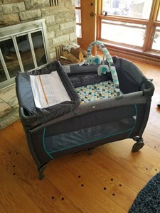 evenflo babysuite deluxe portable playard