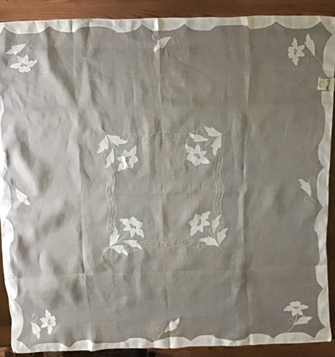 MADEIRA TEA TABLE CLOTH WITH TAG - Picture 8 of 8
