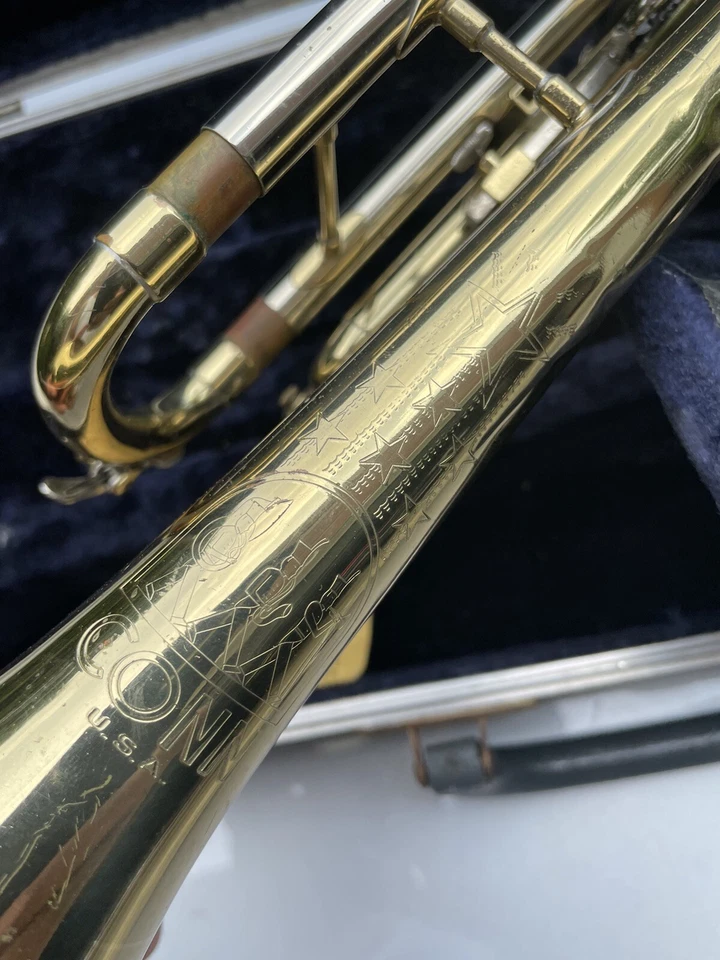 Trompeta Conn Director vintage con estuche rígido Foto 4 de 4