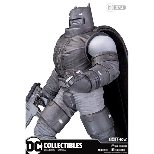 DC Direct Armored Batman Black & White statue by Frank Miller - Photo 2/7