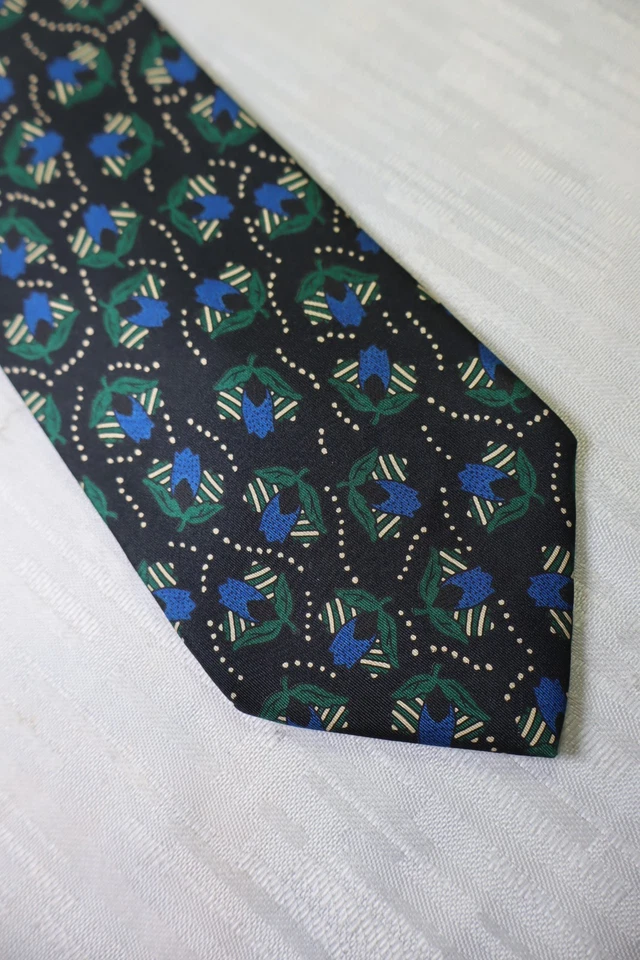 Gravata Trussardi Action 100% seda feita na Itália vintage - Imagem 2 de 4