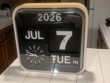 Vintage Thinkgeek Flip Clock Auto Calendar La...