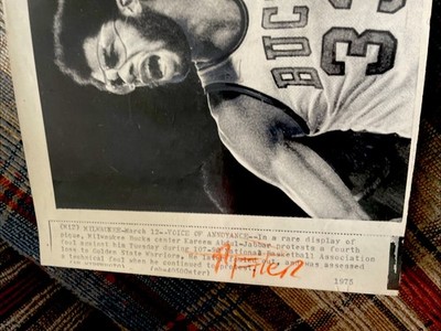 1975 NBA BASKETBALL PHOTO KAREEM ABDUL- JABBAR MILWAUKEE BUCKS ABA