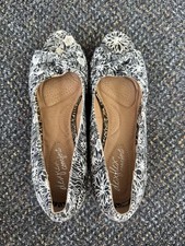 Women  s Heels Sandals Size 8 Never Worn