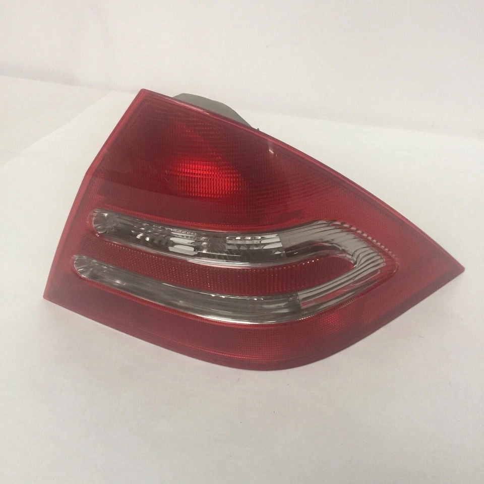 MERCEDES BENZ C230 C320 TAIL LIGHT RIGHT PASSENGER 2001 2002 2003 2004 OEM - Image 2 of 4
