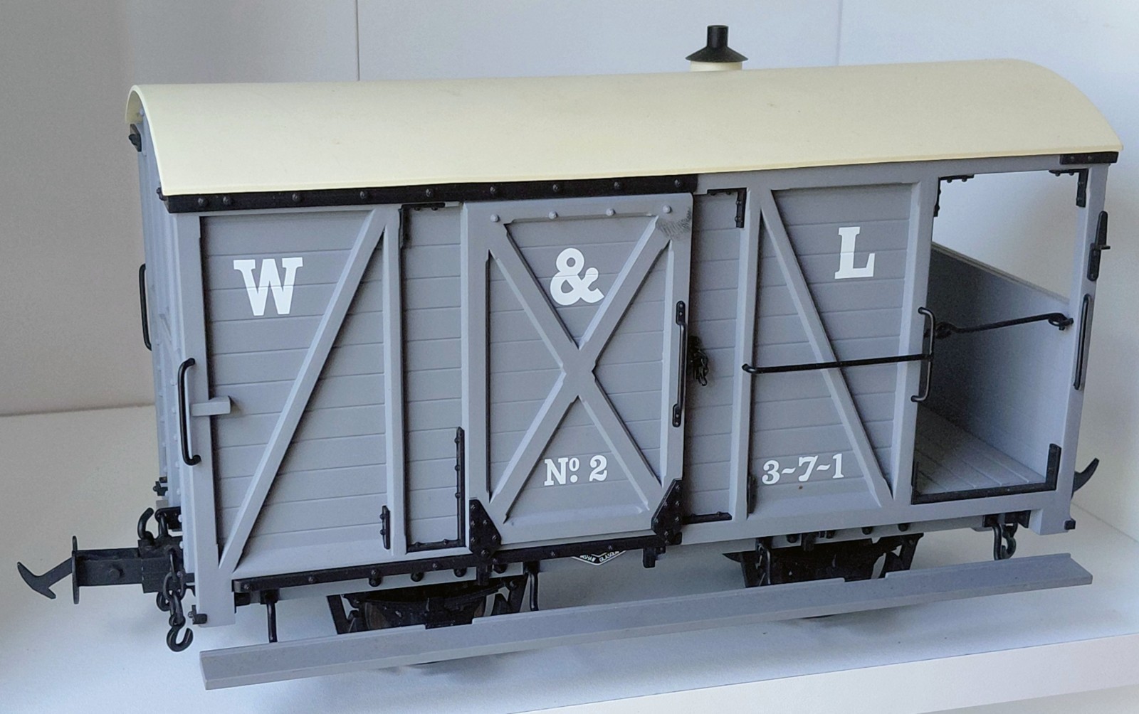 Accucraft 45mm Gauge W&L Brake Van No.2 in W&L Lt Grey. R19-6A. VGC. Boxed.