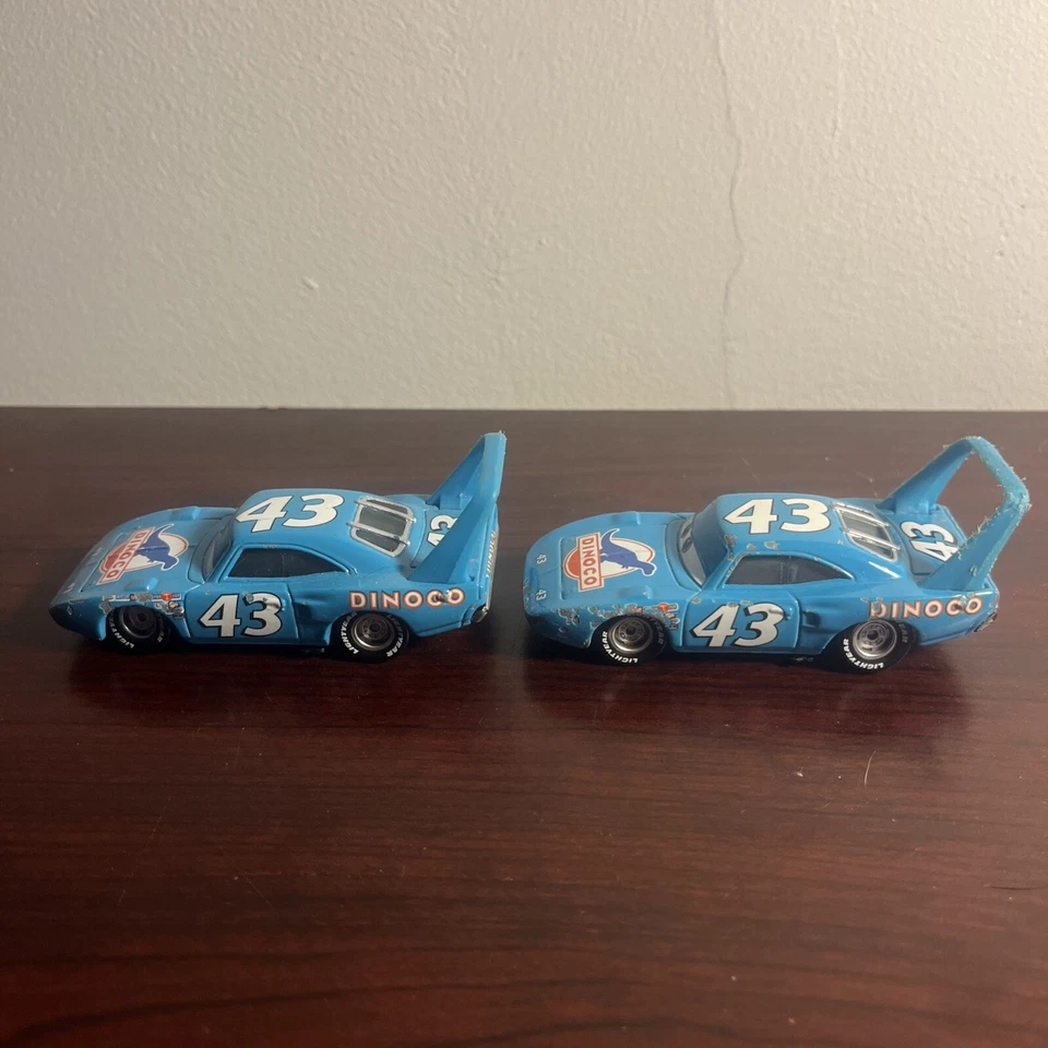 DINOCO CREW CHIEF ROGER WHEELER + PITTY + 2X THE KING RACE CAR 1:55 Juego de coches Foto 3 de 4