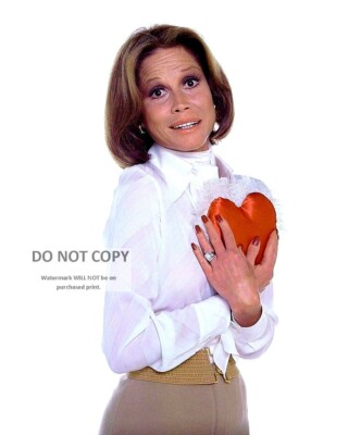 MARY TYLER MOORE - 8X10 PUBLICITY PHOTO (ZY-769)